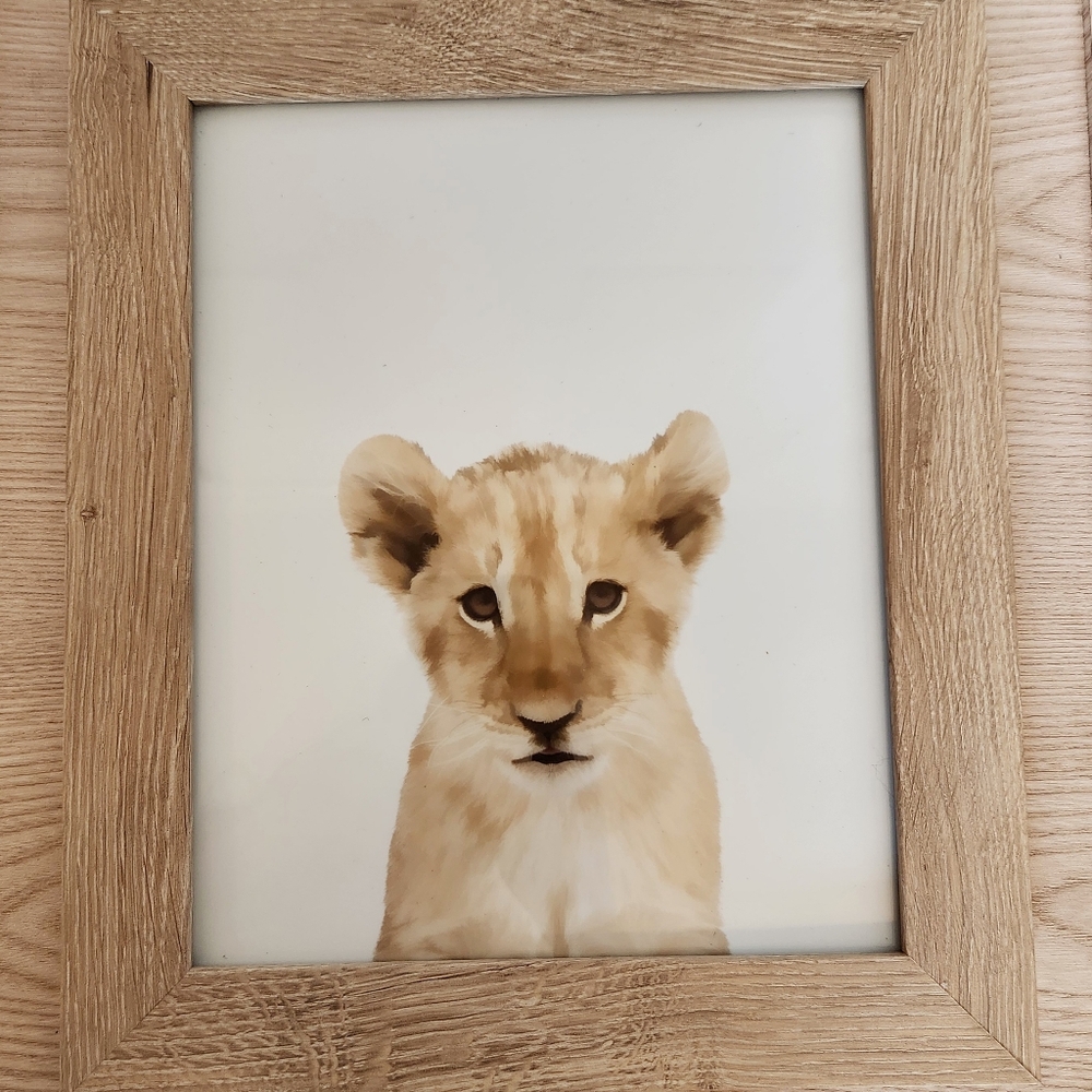 Room Essentials Alabaster Oak Frame w/ Baby Lion Cub Art